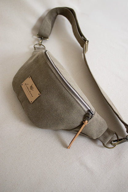 SARAH PIETRA | CROSSBODY STONE-WASHED BAUMWOLLE OLIVE