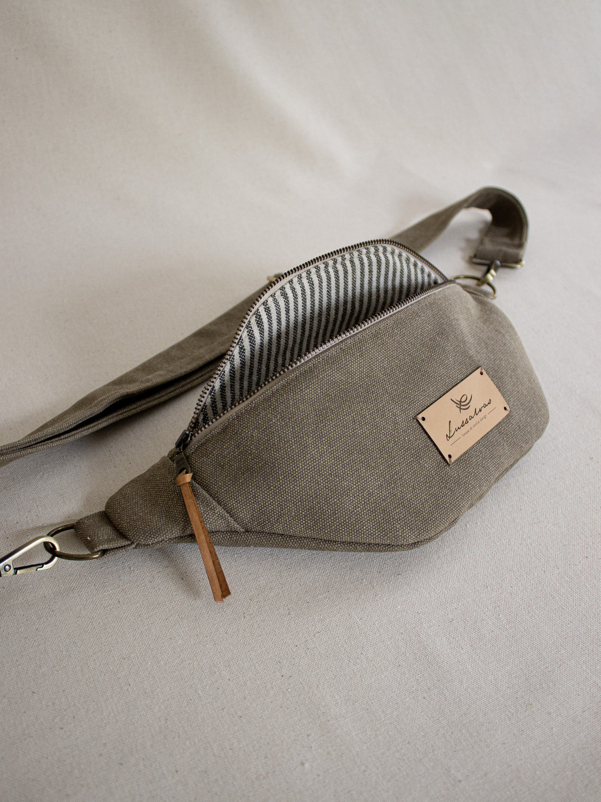 SARAH PIETRA | CROSSBODY STONE-WASHED BAUMWOLLE OLIVE