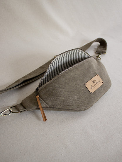 SARAH PIETRA | CROSSBODY STONE-WASHED BAUMWOLLE OLIVE