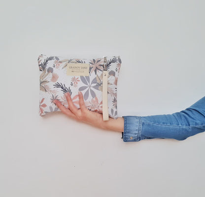 ANNA | POUCH AUS CANVAS MIT BLUMEN