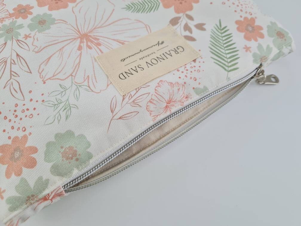 LIA | POUCH AUS CANVAS MIT BLUMEN